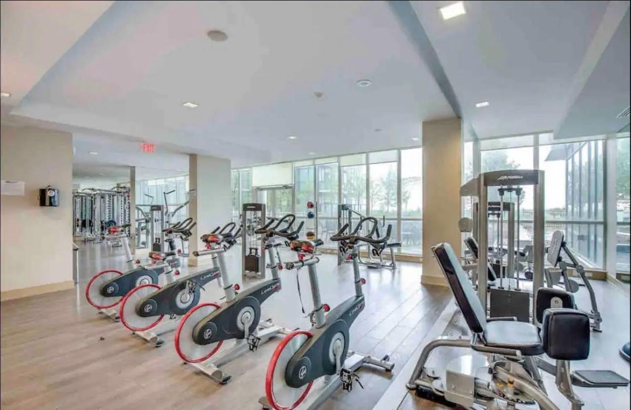Ultra Luxurious 2.5 Bedroom 2 Full Bathroom 1 Parking Condo Near Sq1 Striking Views Mississauga Exteriör bild