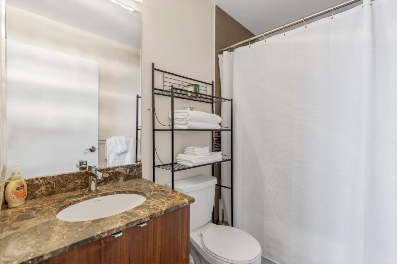 Ultra Luxurious 2.5 Bedroom 2 Full Bathroom 1 Parking Condo Near Sq1 Striking Views Mississauga Exteriör bild
