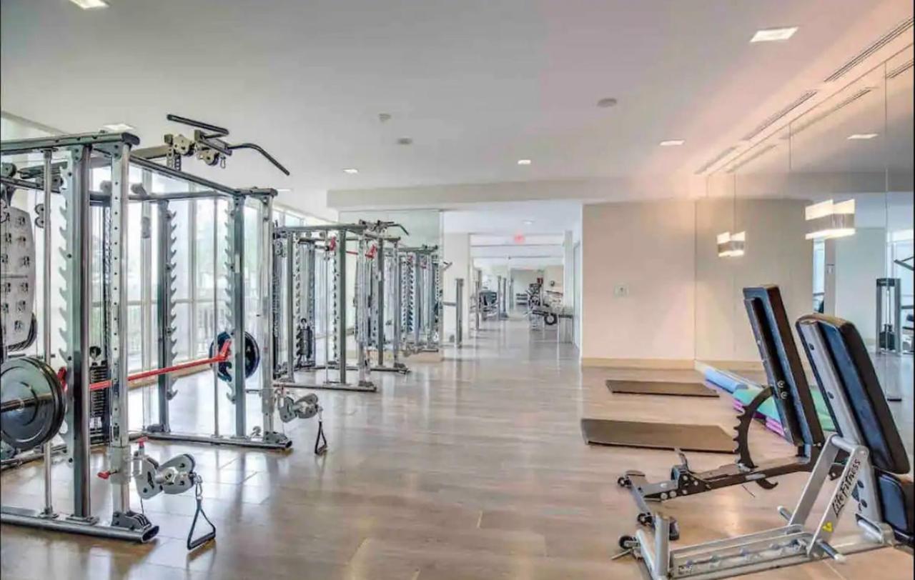 Ultra Luxurious 2.5 Bedroom 2 Full Bathroom 1 Parking Condo Near Sq1 Striking Views Mississauga Exteriör bild